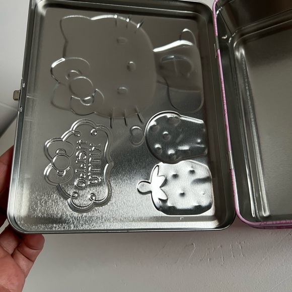 Hello Kitty Metal Lunch Box - Picture 5 of 9